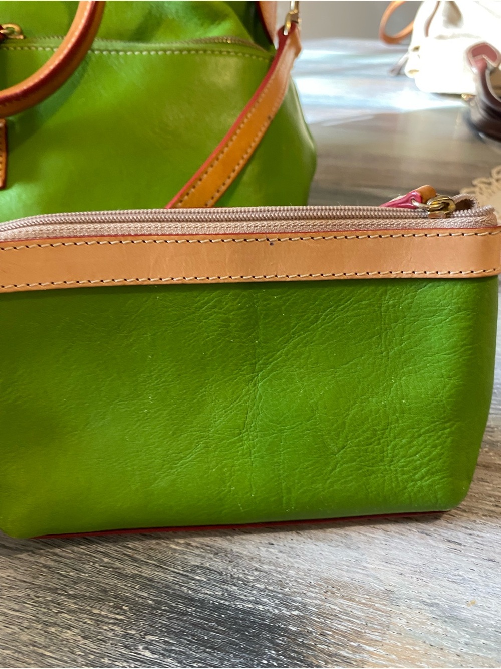 Dooney & Bourke Dillen Double Pocket Satchel green leather wallet key chain - Picture 12 of 16